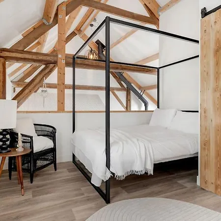 Luxe In Dijkboerderij Holiday home Zuid-Beijerland